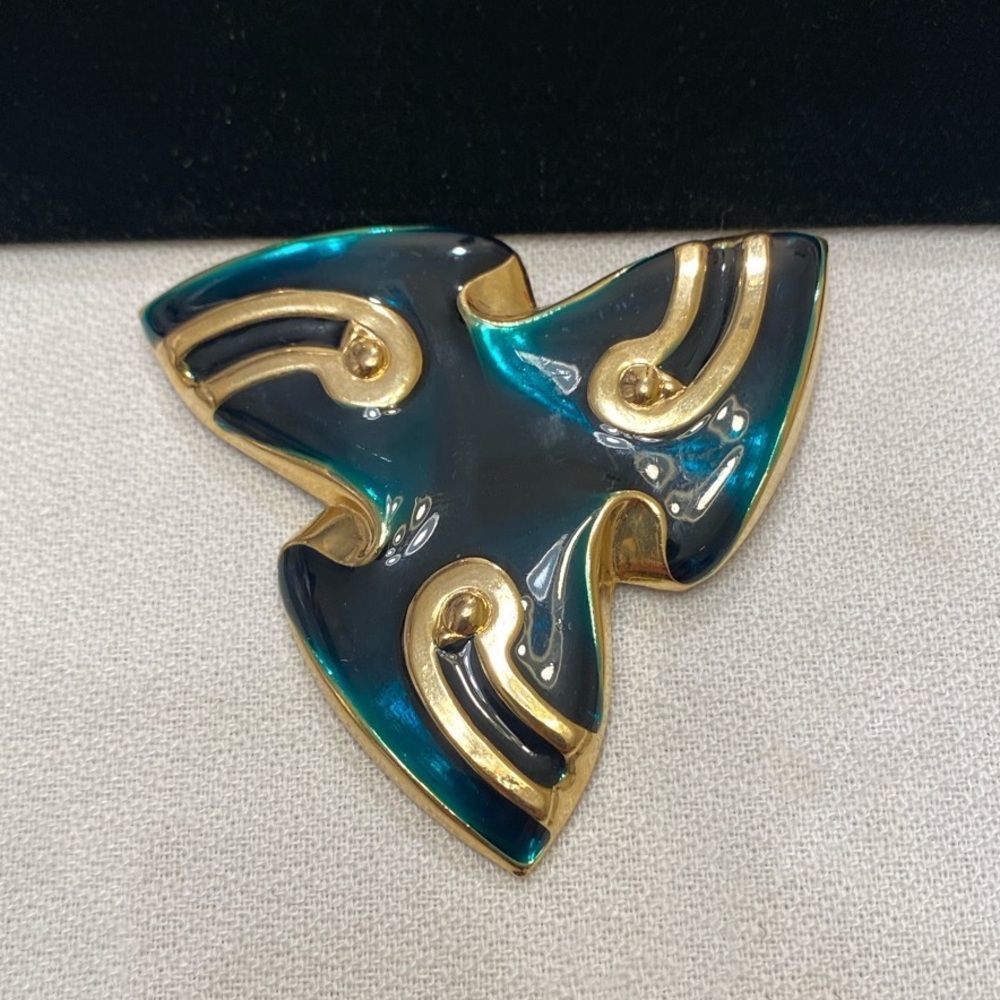 Vintage Gold And Enamel Swirl Brooch - Picture 12 of 12
